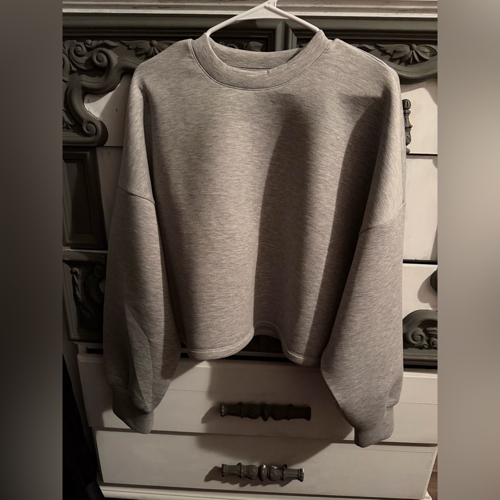 Old Navy Heather Gray Women's Crew Neck Sweater cloud motion
